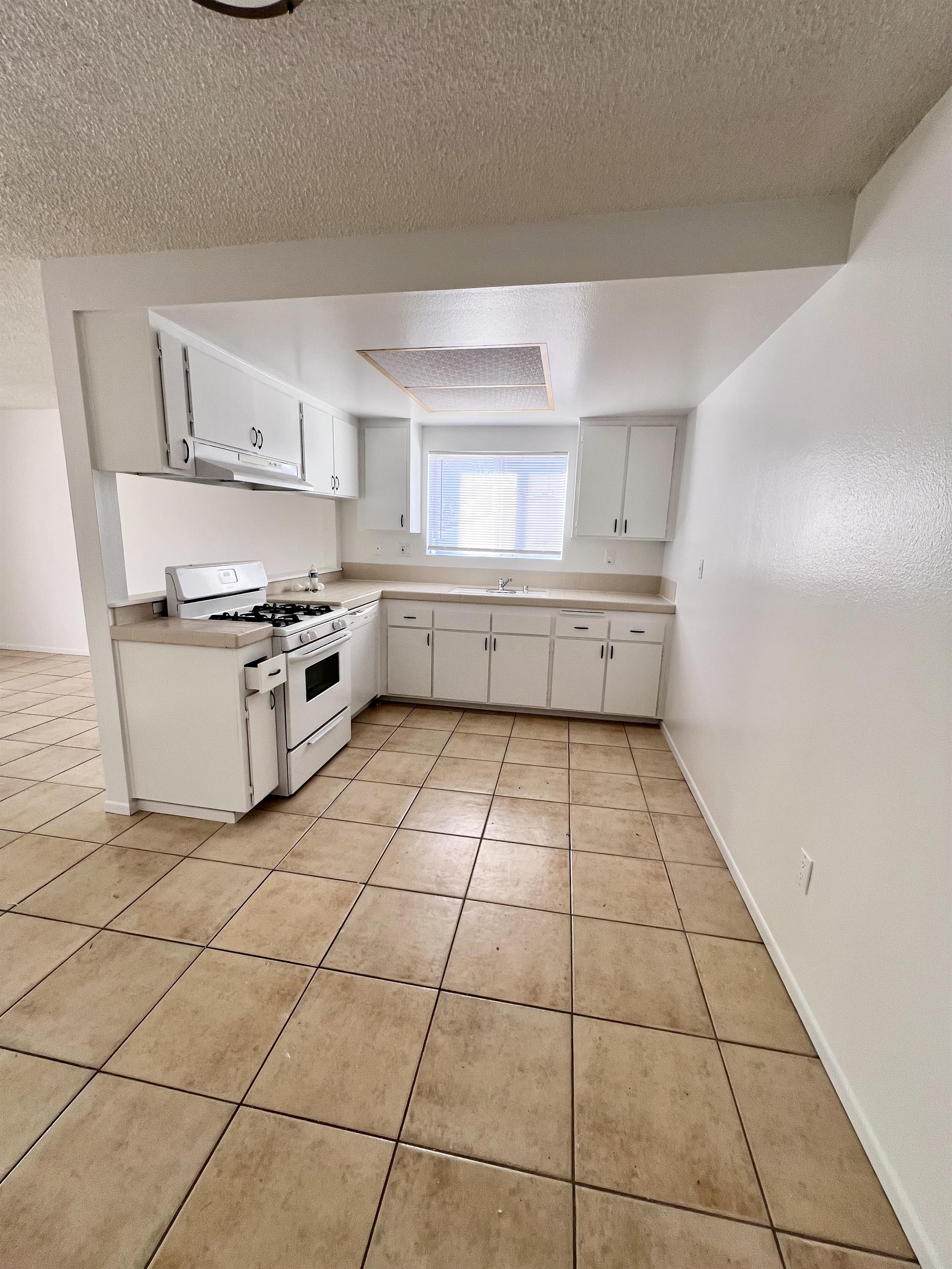 380 Plymouth Drive - 31